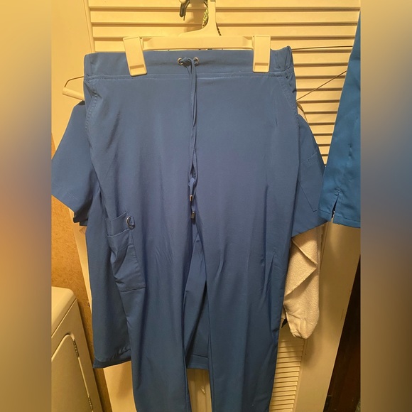 Scrubs for sale all royal 6 fig small tops, jannuu top xs, 2 easy stretch sets S - Picture 5 of 10